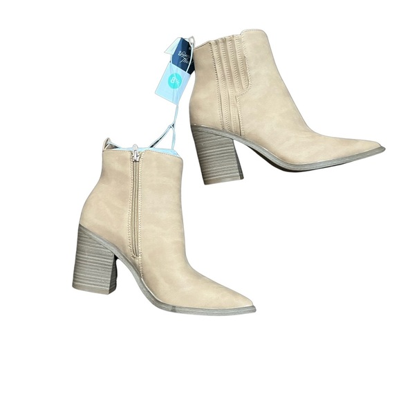 Universal Thread Boots - Picture 2 of 8